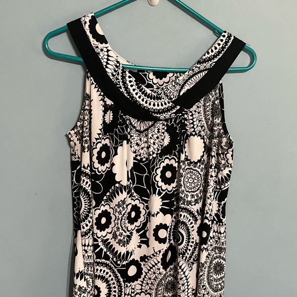 SELLING CATO TOP FOR WOMEN SIZE M BLACK AND WHITE FLORAL SLEEVELESS USED - Picture 3 of 13